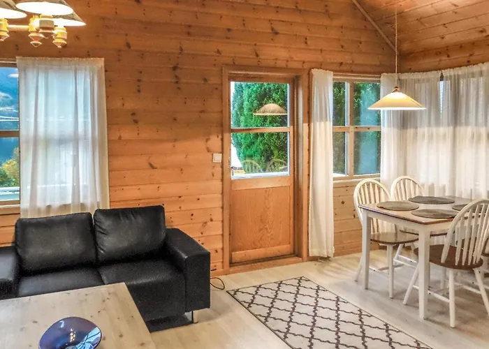 3 Bedroom Pet Friendly In Vallavik *