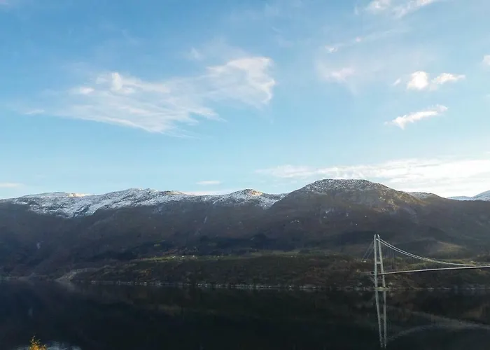 3 Bedroom Pet Friendly In Vallavik