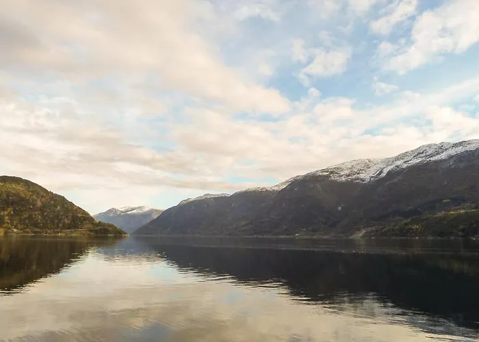 3 Bedroom Pet Friendly In Vallavik